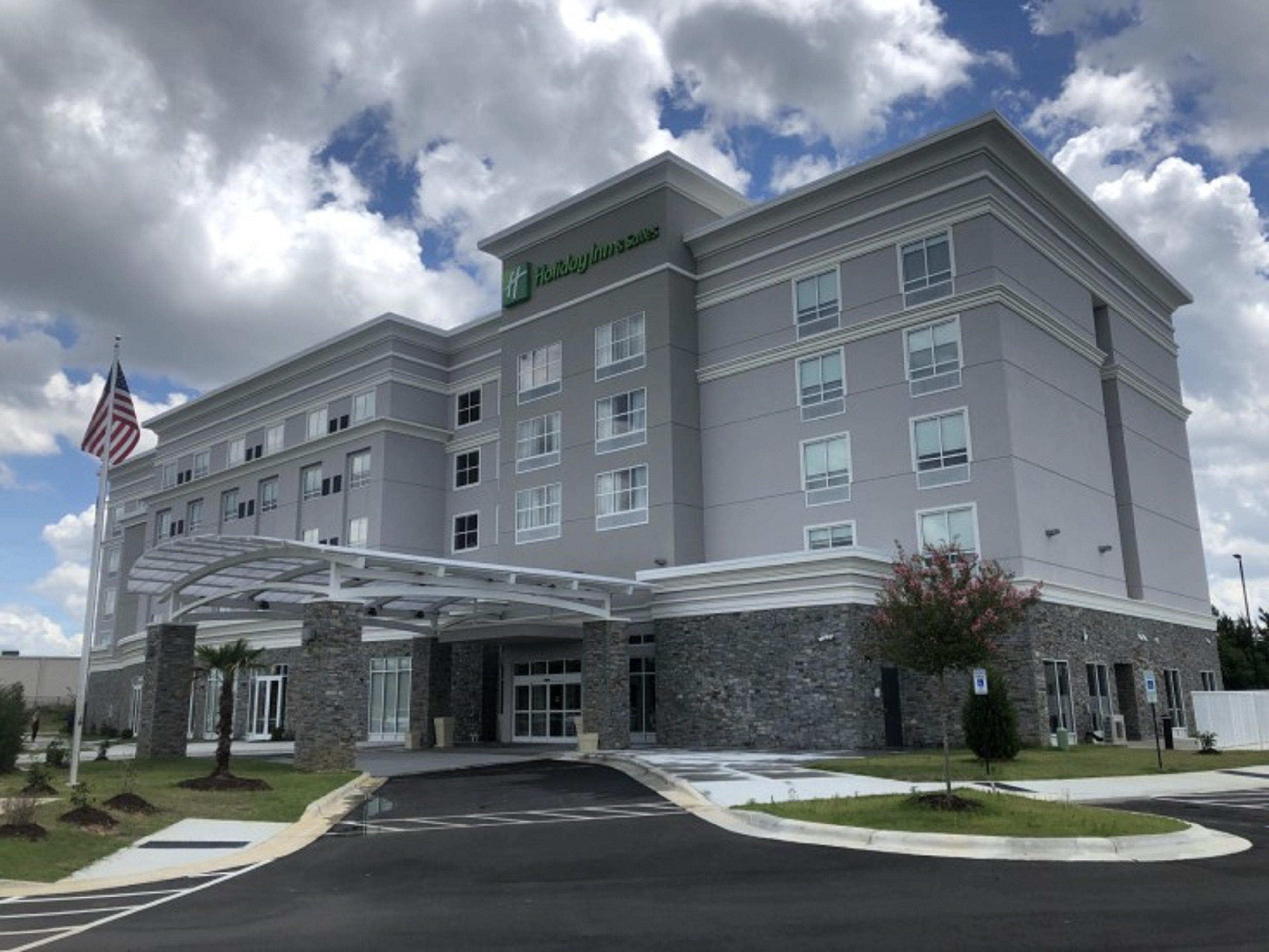 Holiday Inn & Suites - Fayetteville W-Fort Bragg Area By Ihg Экстерьер фото