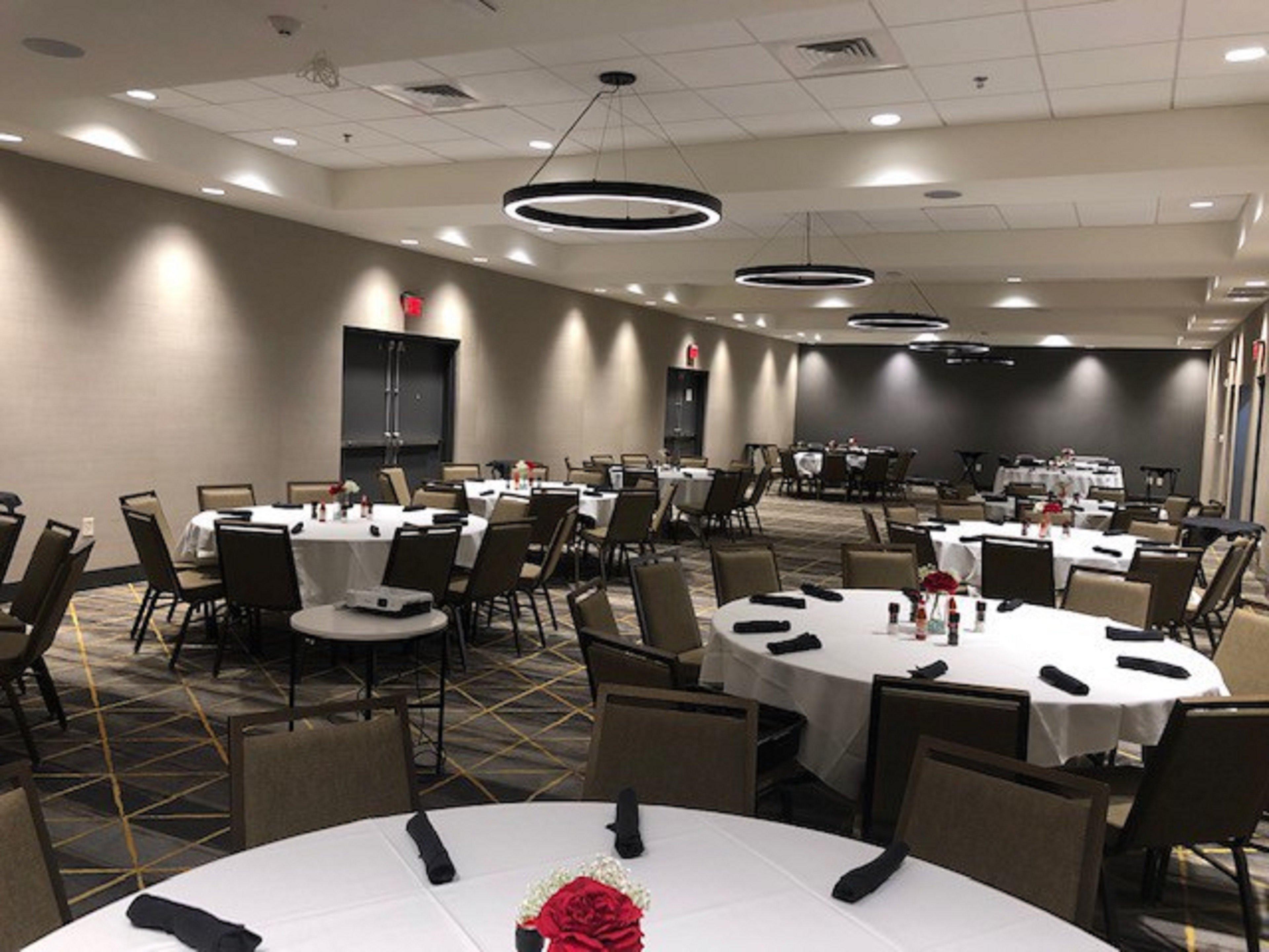 Holiday Inn & Suites - Fayetteville W-Fort Bragg Area By Ihg Экстерьер фото