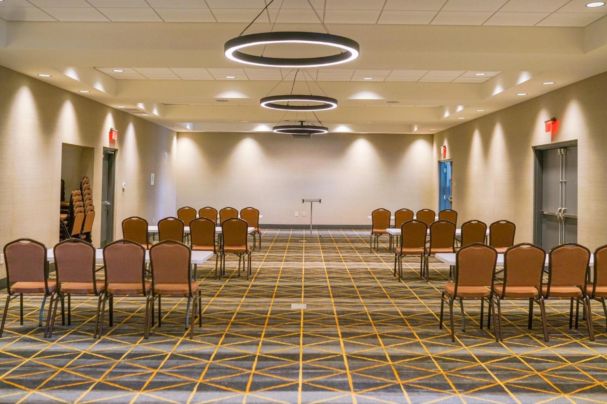 Holiday Inn & Suites - Fayetteville W-Fort Bragg Area By Ihg Экстерьер фото